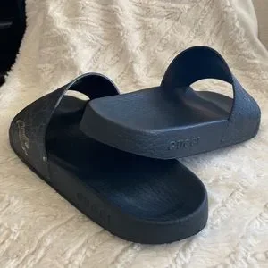 Gucci | Shoes | Mens Gucci Gg Supreme Tiger Slide Sandals  display picture 2